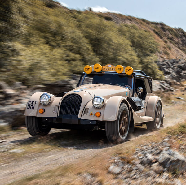 Der Morgan Plus Four CX-T - jetzt auch im Dreck